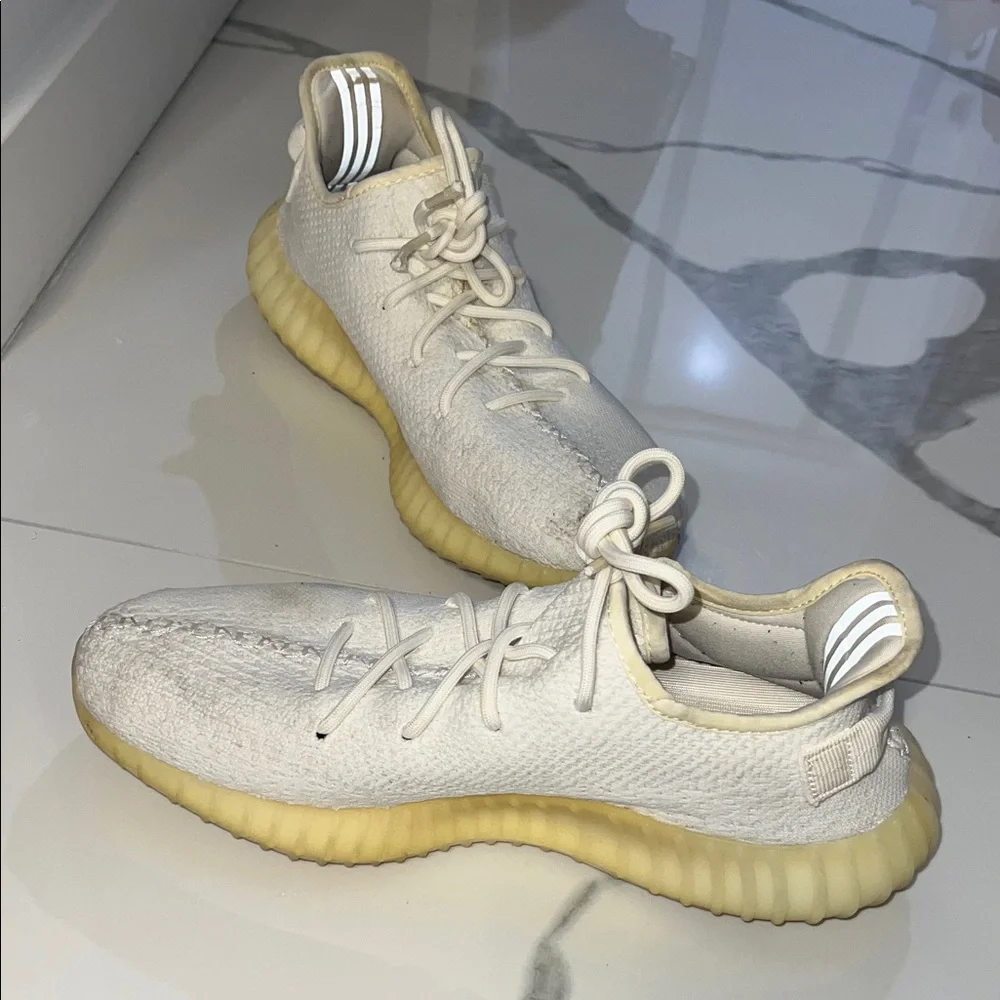 🚨SEND OFFERS🚨Adidas Yeezy Boost 350 V2 in White